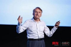 调相关智能体协做并交付